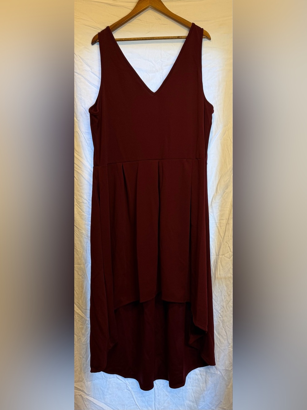 Sleeveless High-Low V-Neck Dress in Burgundy